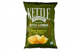 Kettle Studio Potato Chips, Sharp Jalapenos and Cream Cheese  Pack  125 grams